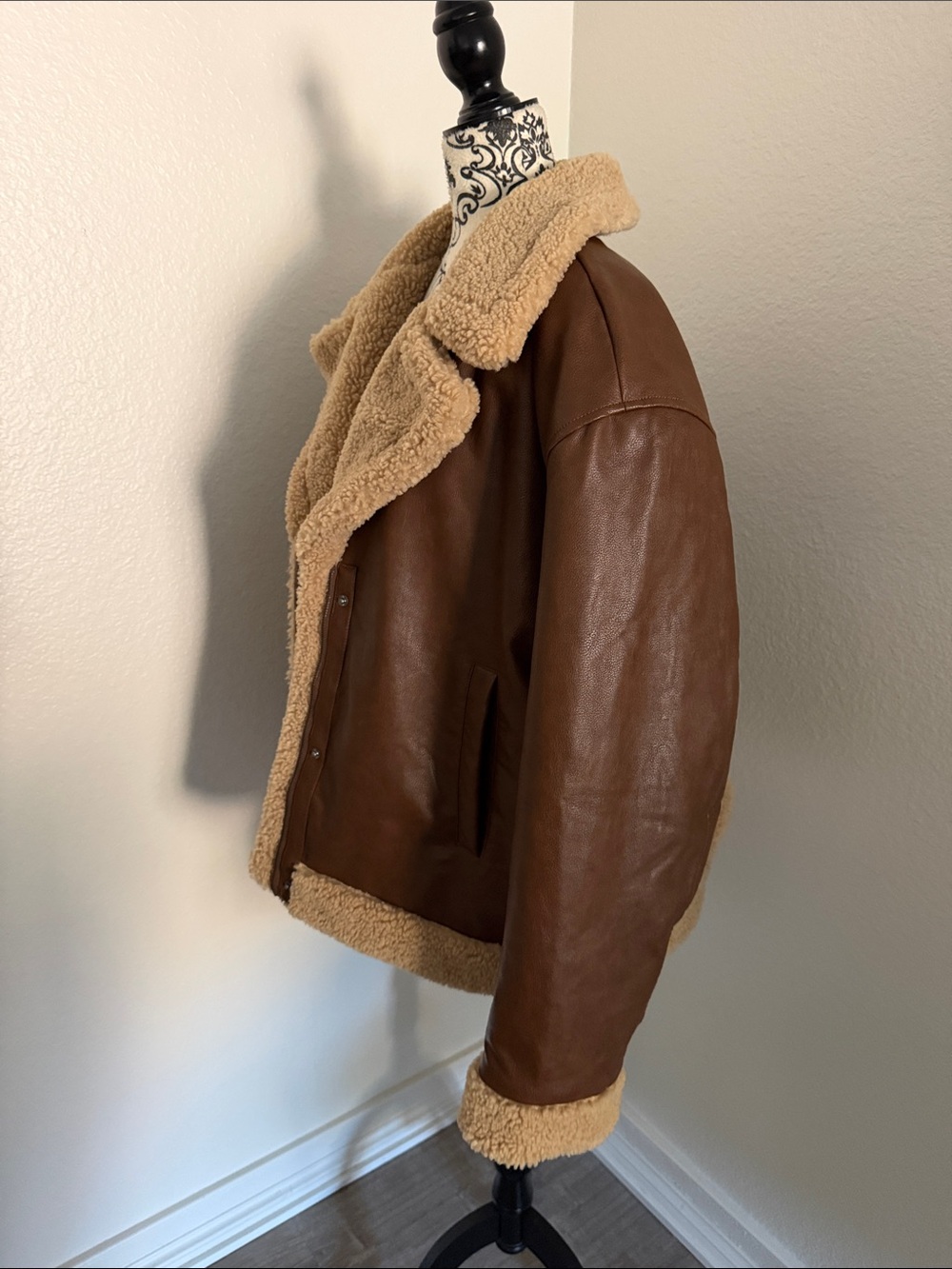 Levi’s Women’s Faux Fur & Faux Leather Moto Jacket Size XXL - Picture 4 of 12